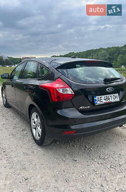 Хэтчбек Ford Focus 2012 в 