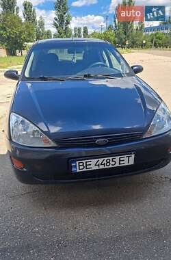Хэтчбек Ford Focus 2001 в 