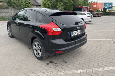 Хэтчбек Ford Focus 2011 в 