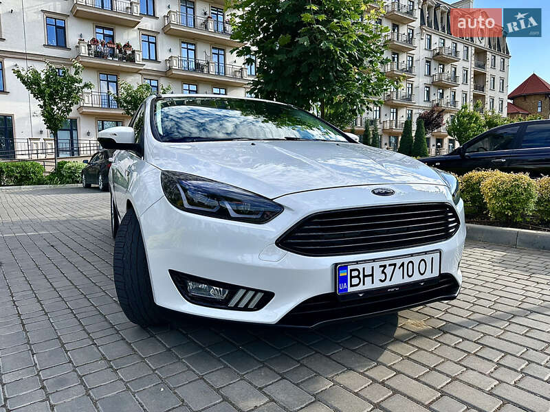 Хэтчбек Ford Focus 2015 в 