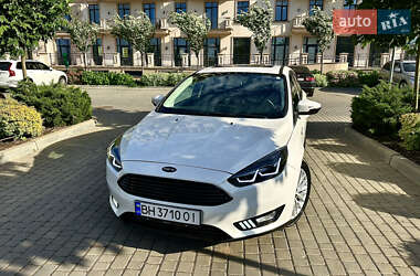 Хэтчбек Ford Focus 2015 в 