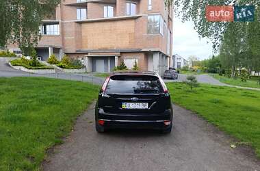Хэтчбек Ford Focus 2011 в 