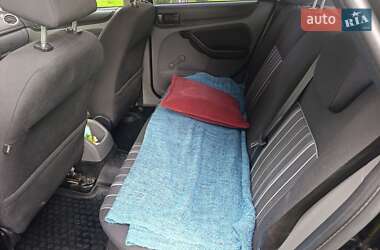 Хэтчбек Ford Focus 2011 в 