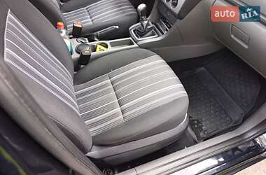 Хэтчбек Ford Focus 2011 в 