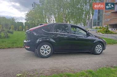 Хэтчбек Ford Focus 2011 в 