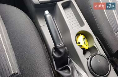 Хэтчбек Ford Focus 2011 в 