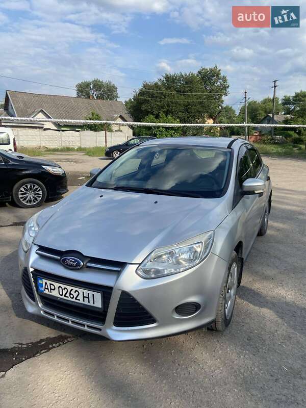 Хетчбек Ford Focus 2012 в 