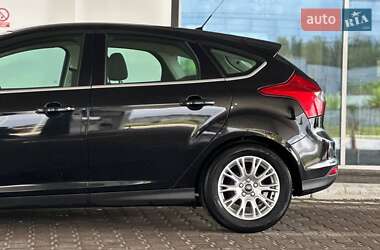 Хэтчбек Ford Focus 2011 в 