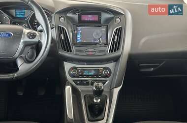 Хэтчбек Ford Focus 2011 в 