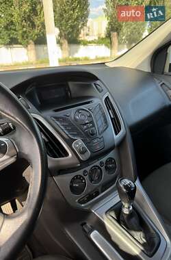 Хэтчбек Ford Focus 2011 в 
