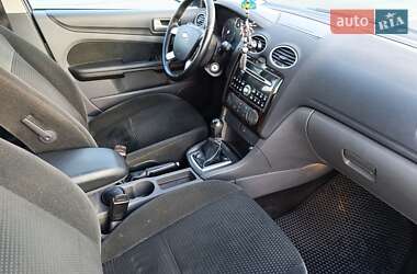 Хэтчбек Ford Focus 2005 в 