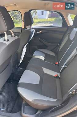 Хэтчбек Ford Focus 2012 в 