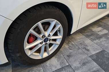Седан Ford Focus 2015 в 