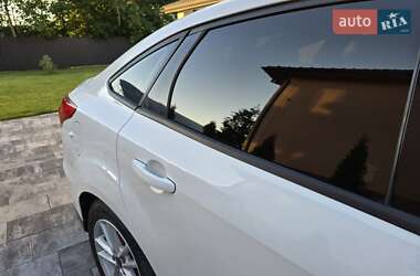 Седан Ford Focus 2015 в 