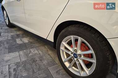 Седан Ford Focus 2015 в 