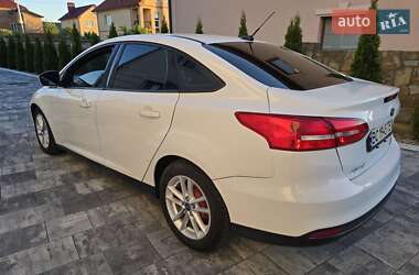 Седан Ford Focus 2015 в 
