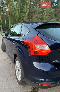 Хэтчбек Ford Focus 2011 в 