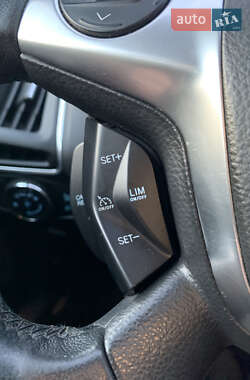 Хэтчбек Ford Focus 2011 в 
