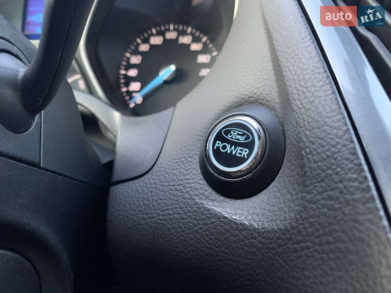 Хэтчбек Ford Focus 2011 в Чернигове