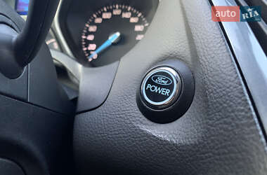 Хэтчбек Ford Focus 2011 в 