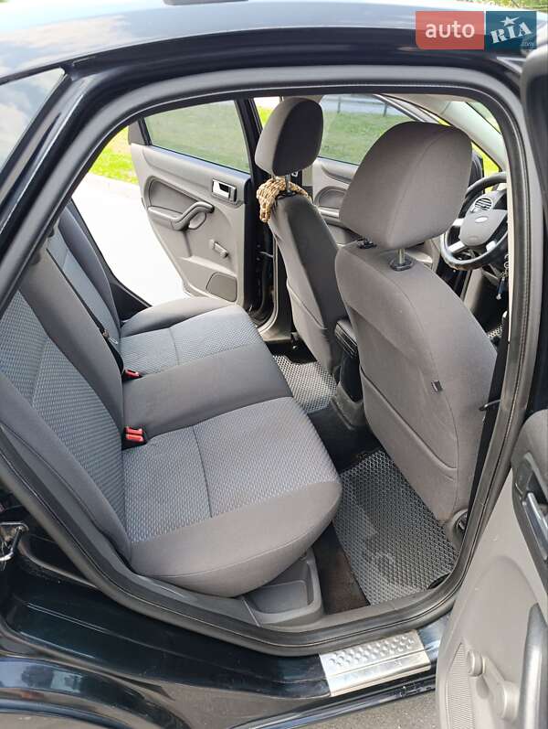 Хэтчбек Ford Focus 2007 в Лохвице