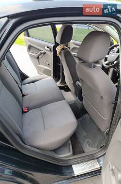 Хэтчбек Ford Focus 2007 в 
