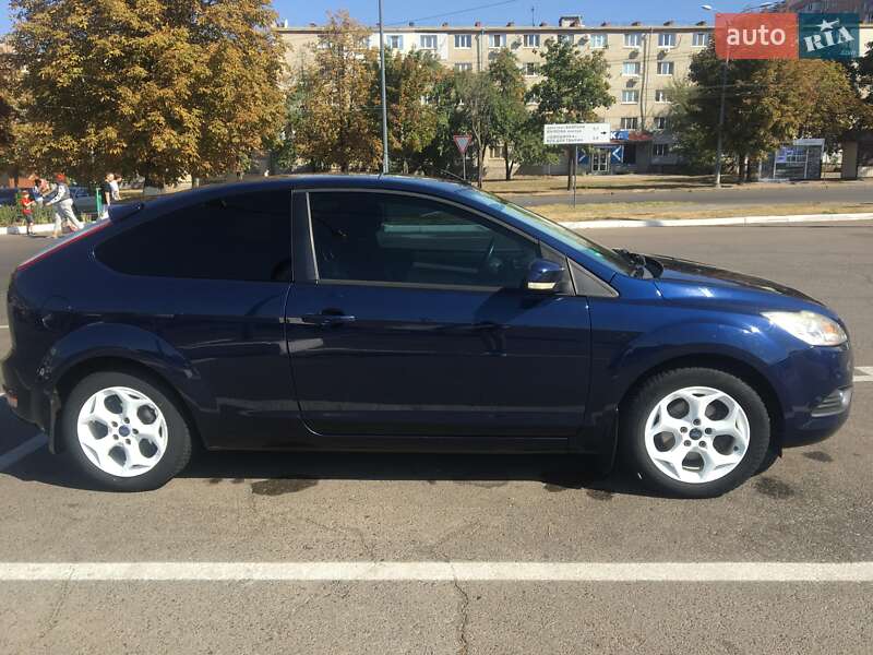 Купе Ford Focus 2010 в 