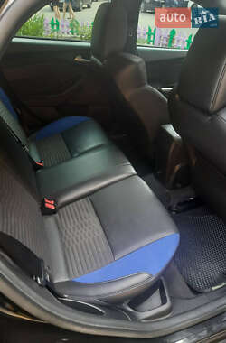 Хэтчбек Ford Focus 2013 в 