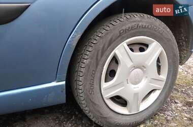 Хэтчбек Ford Focus 2002 в 