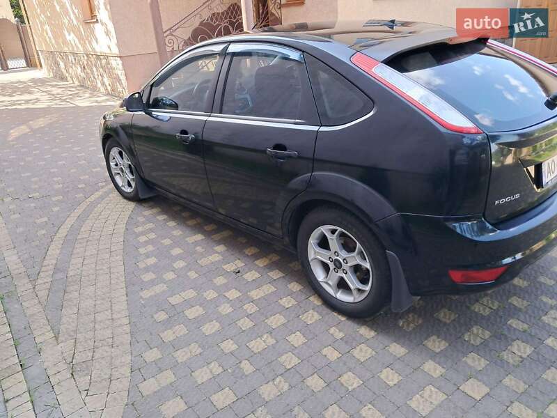 Хэтчбек Ford Focus 2011 в Мукачево
