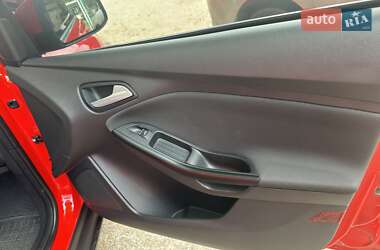 Хетчбек Ford Focus 2013 в 