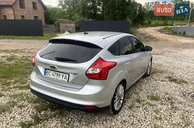 Хэтчбек Ford Focus 2011 в 