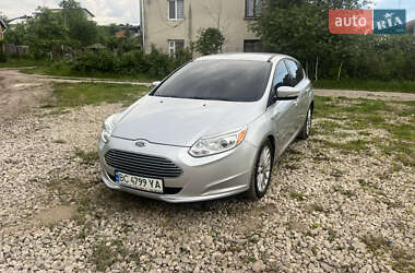 Хэтчбек Ford Focus 2011 в 