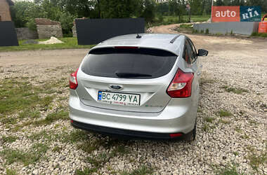 Хэтчбек Ford Focus 2011 в 