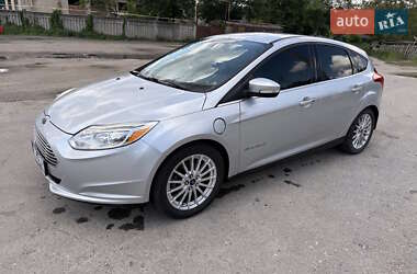 Хэтчбек Ford Focus 2013 в 