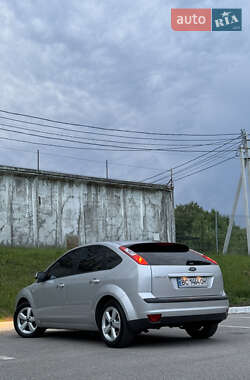 Хэтчбек Ford Focus 2005 в 