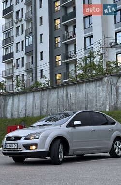 Хэтчбек Ford Focus 2005 в 