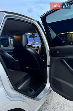 Хэтчбек Ford Focus 2005 в 