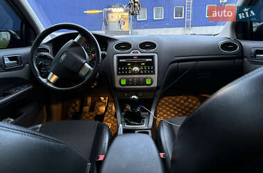 Хэтчбек Ford Focus 2005 в 
