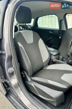 Хэтчбек Ford Focus 2012 в 