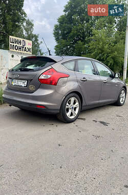Хэтчбек Ford Focus 2012 в 