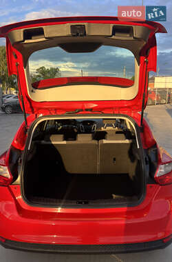 Хетчбек Ford Focus 2013 в 