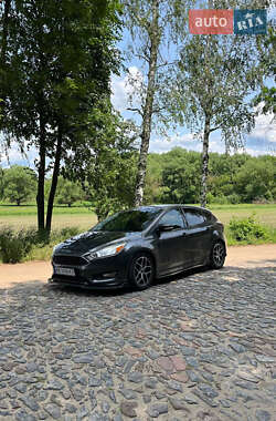 Хэтчбек Ford Focus 2015 в 