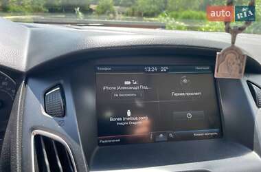 Хэтчбек Ford Focus 2015 в 