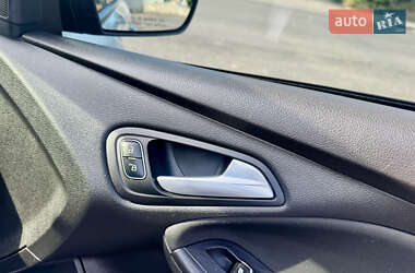Седан Ford Focus 2015 в 