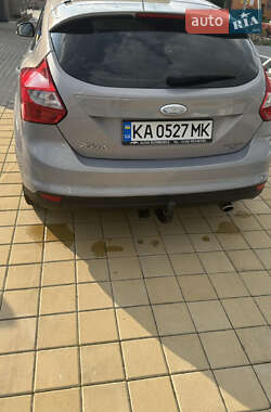 Хэтчбек Ford Focus 2012 в 
