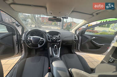 Хэтчбек Ford Focus 2012 в 