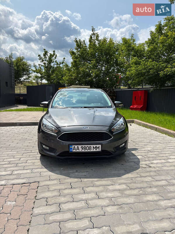 Хэтчбек Ford Focus 2015 в 