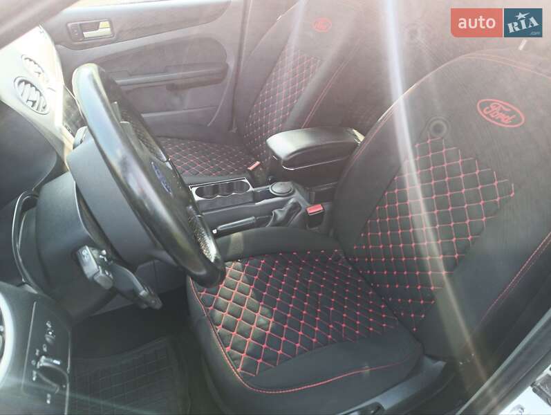Хэтчбек Ford Focus 2009 в Деражне