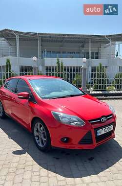 Хэтчбек Ford Focus 2012 в 